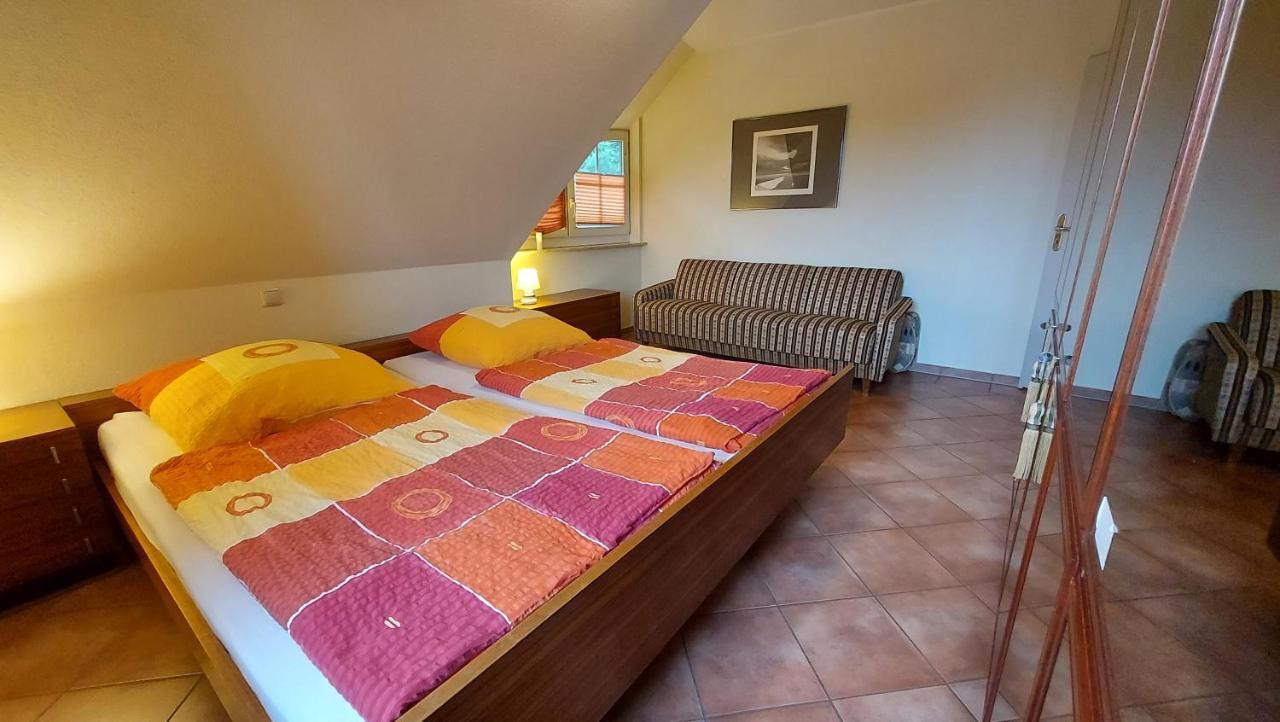 Ferienwohnung Im Uhlenhuus Wiek auf Rügen エクステリア 写真