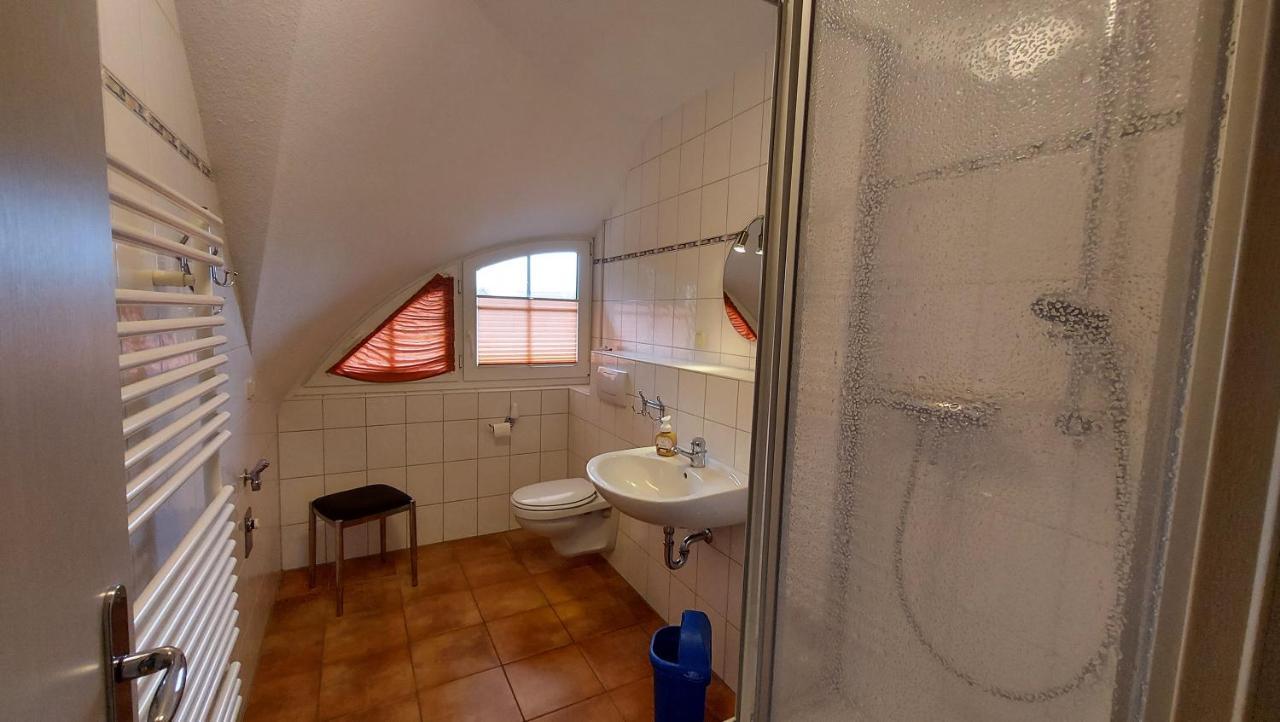 Ferienwohnung Im Uhlenhuus Wiek auf Rügen エクステリア 写真