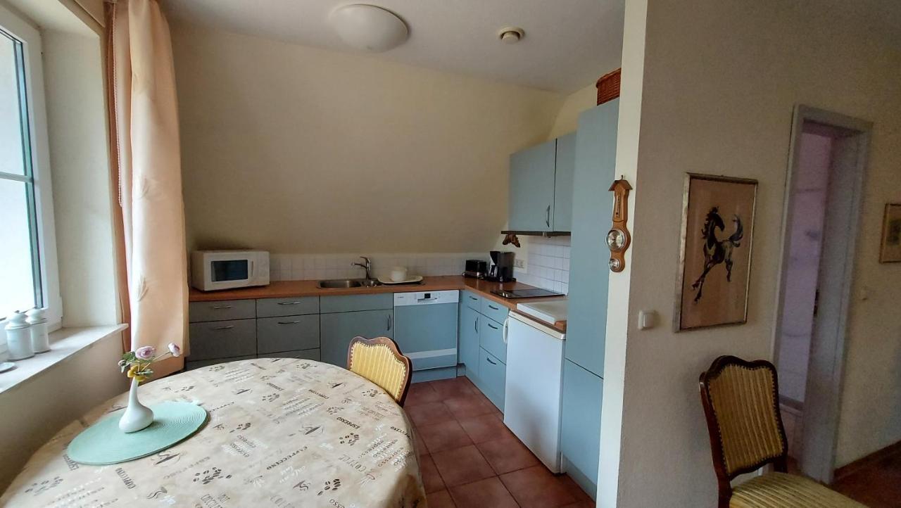 Ferienwohnung Im Uhlenhuus Wiek auf Rügen エクステリア 写真