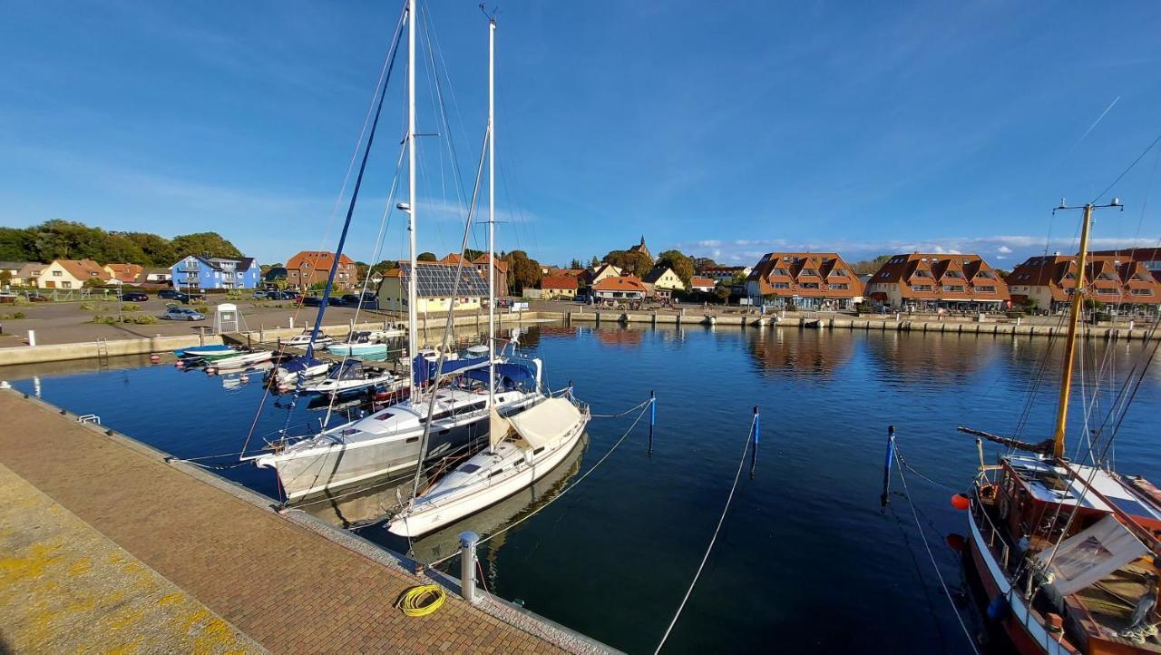 Ferienwohnung Im Uhlenhuus Wiek auf Rügen エクステリア 写真