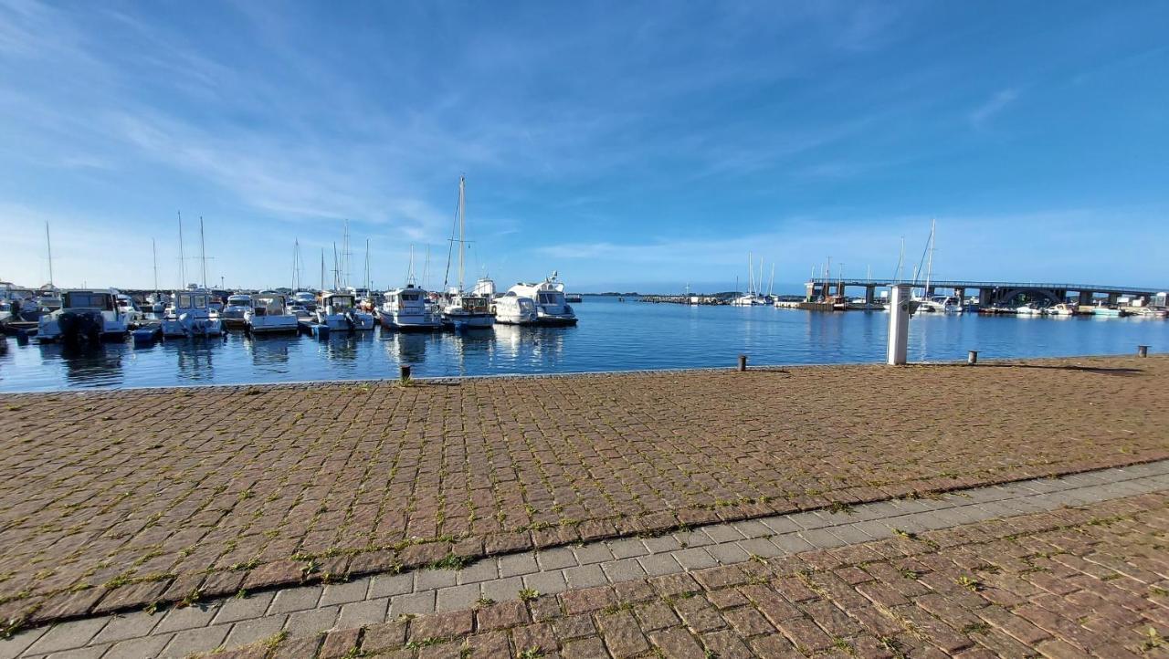 Ferienwohnung Im Uhlenhuus Wiek auf Rügen エクステリア 写真