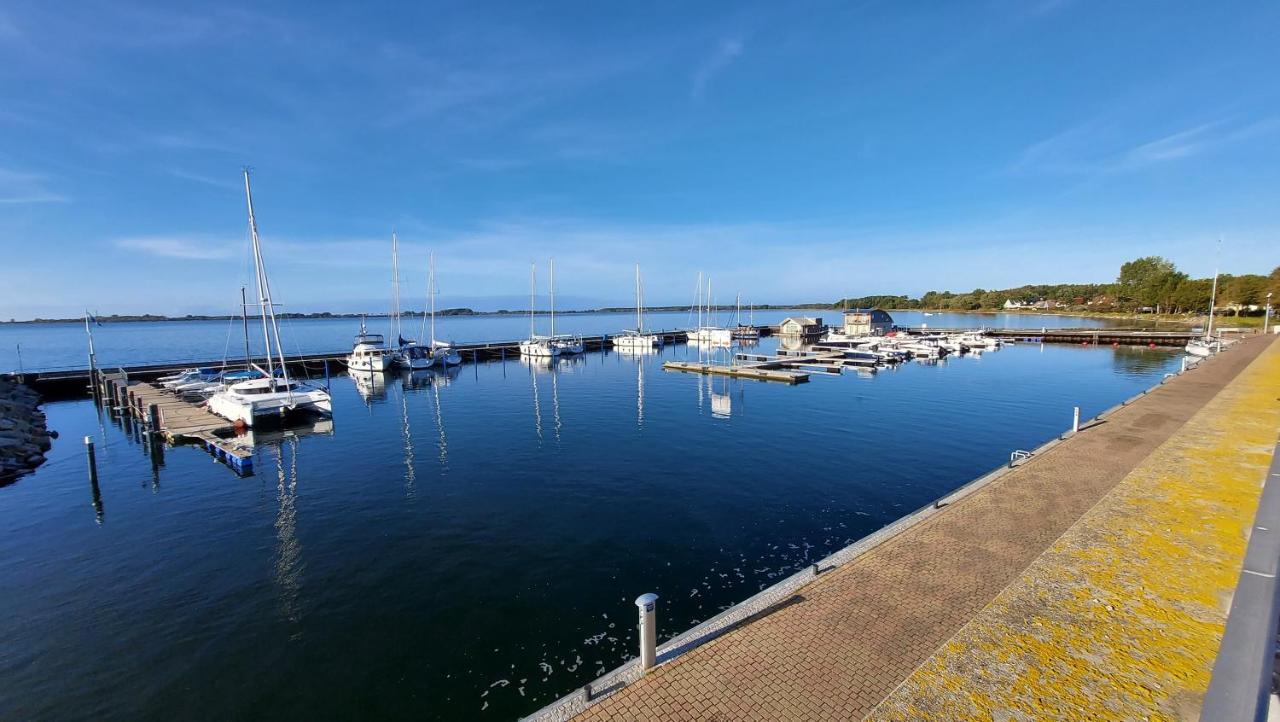 Ferienwohnung Im Uhlenhuus Wiek auf Rügen エクステリア 写真