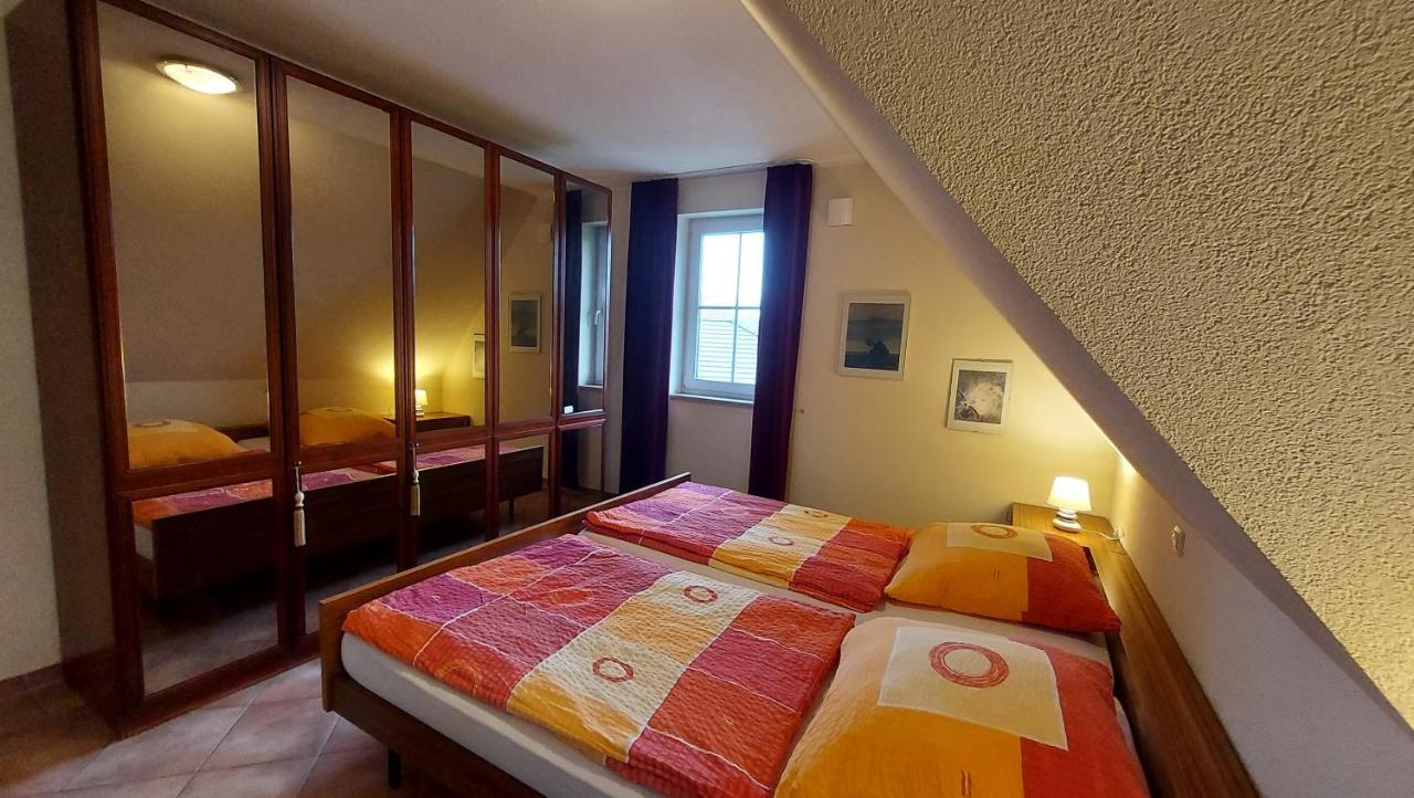 Ferienwohnung Im Uhlenhuus Wiek auf Rügen エクステリア 写真