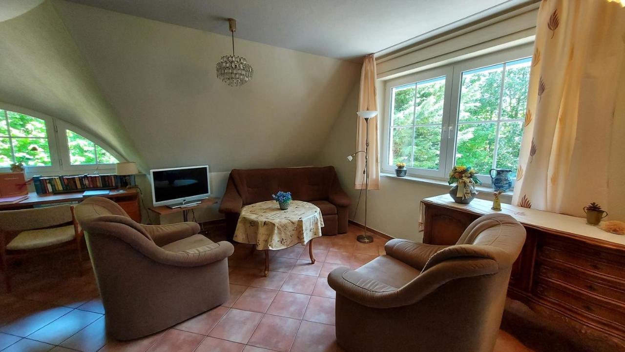Ferienwohnung Im Uhlenhuus Wiek auf Rügen エクステリア 写真